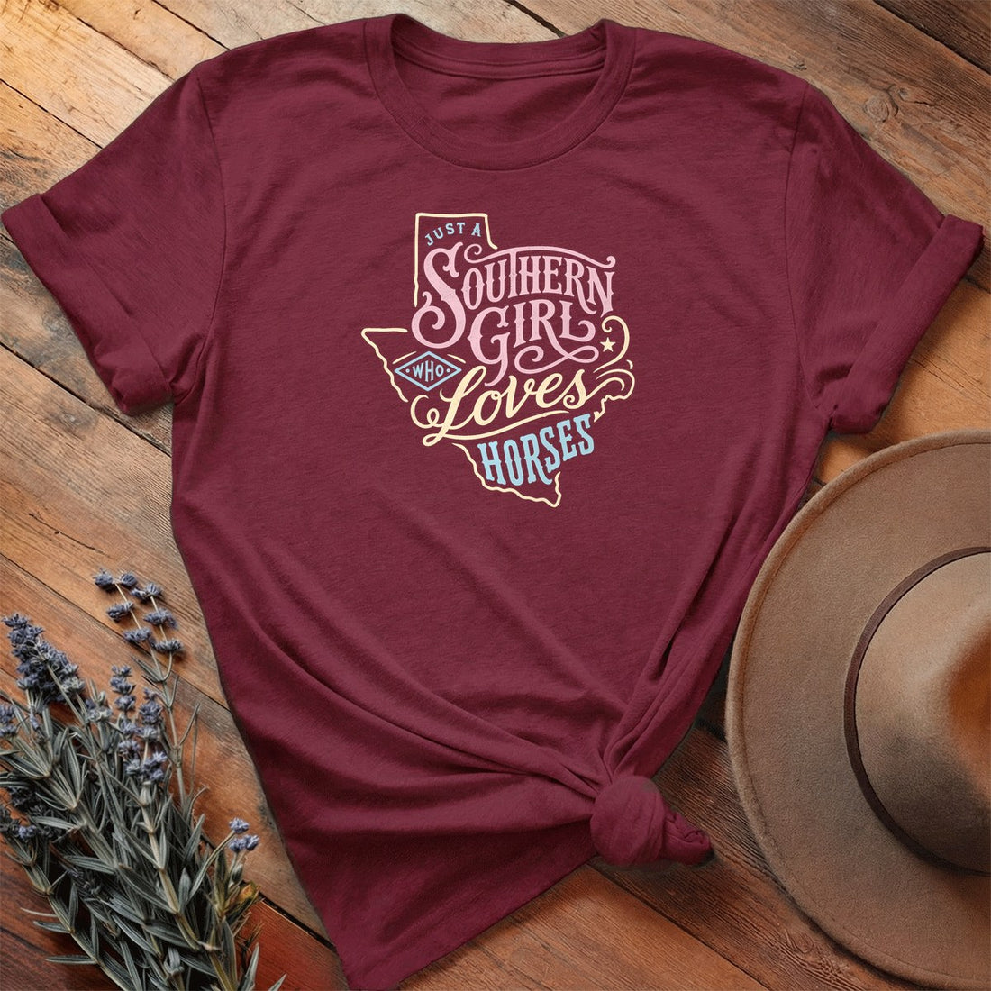 Southern Girl Who Loves Horses - Everyday Tee